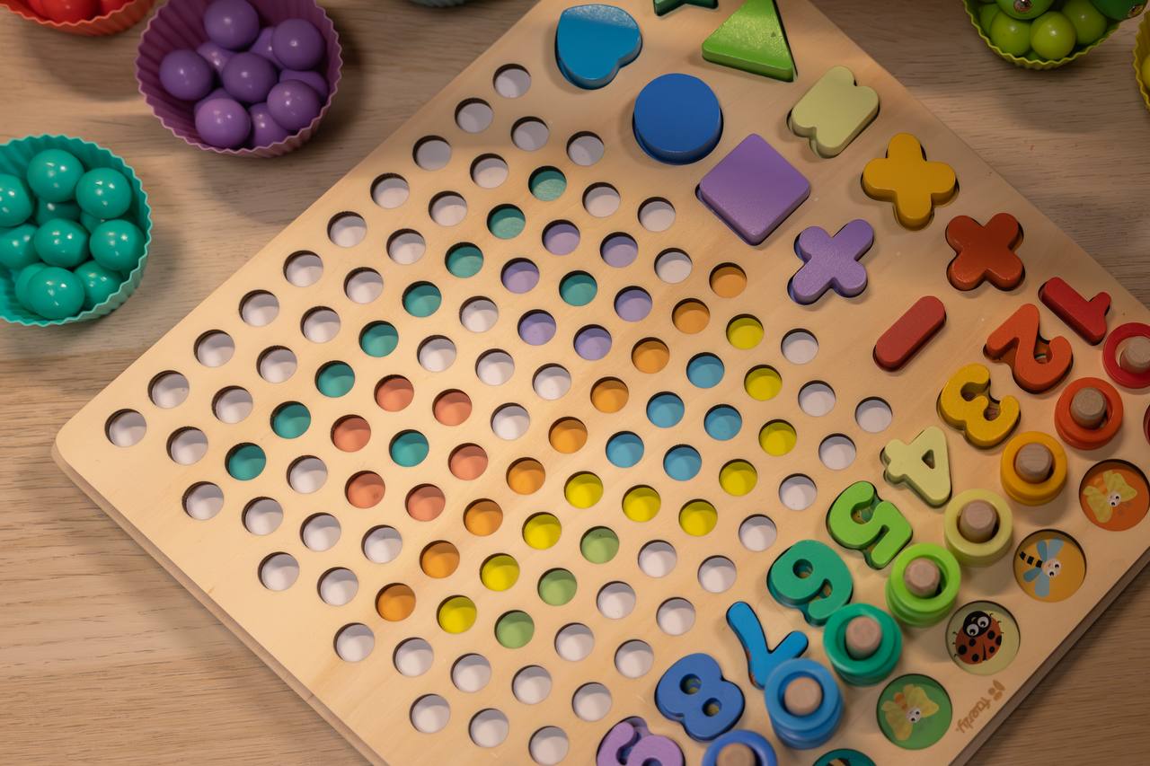 Detailansicht des Spielbretts mit bunten Ringen