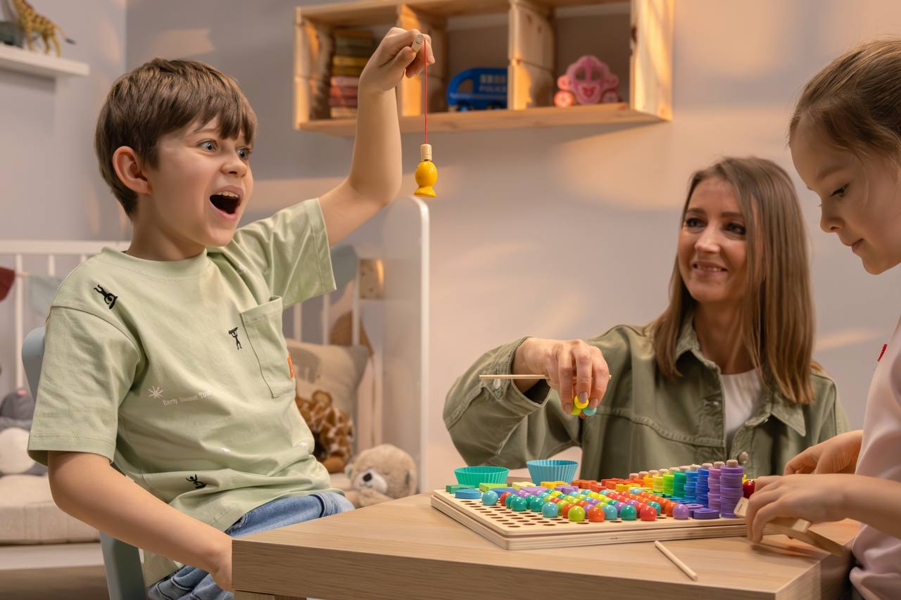 Begeistertes Kind beim Spielen