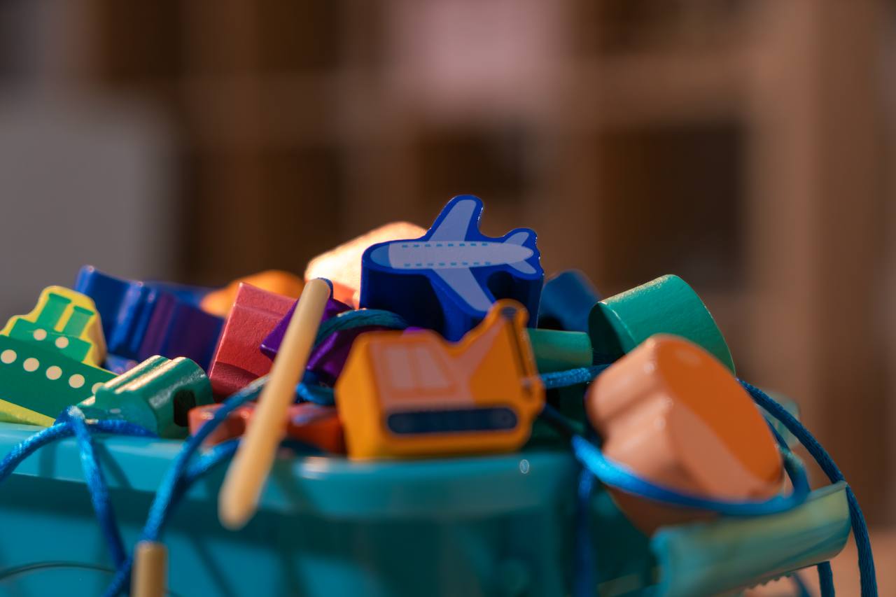 Bunte Holzperlen in der Faerly Box